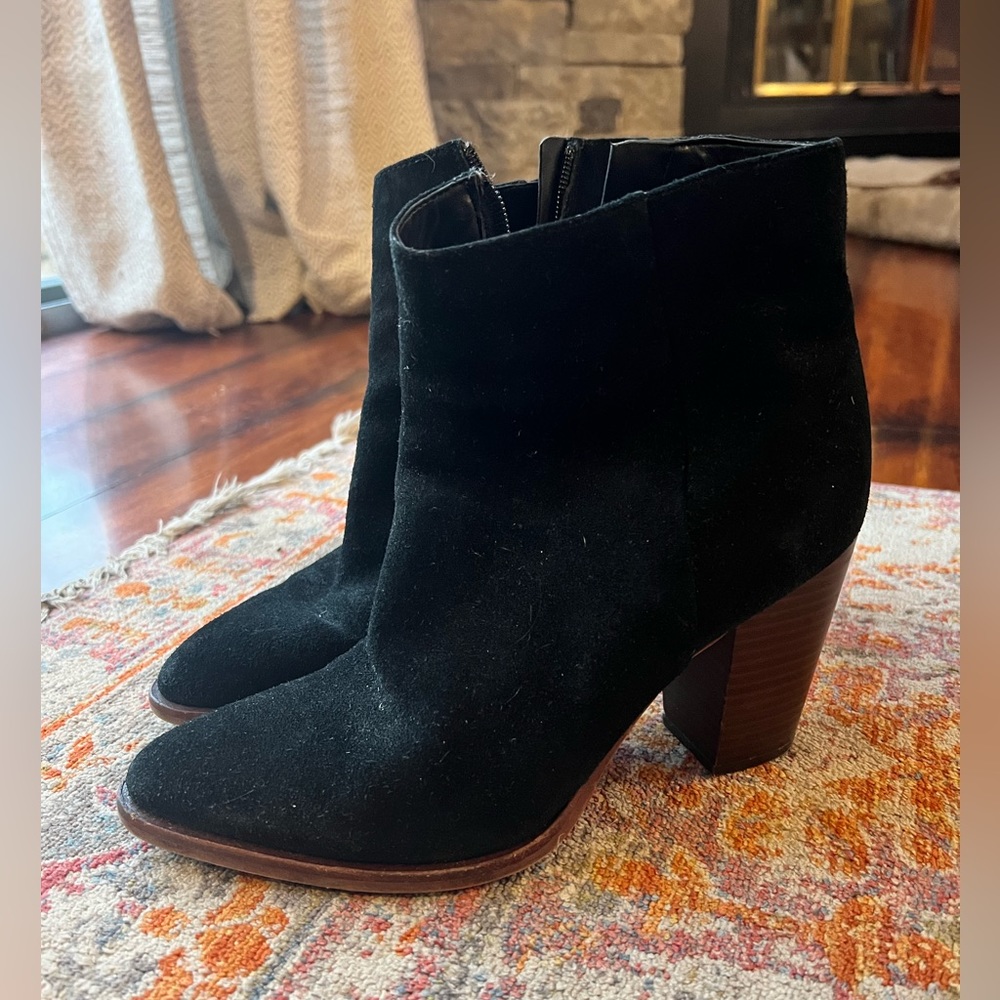 Sam Edelman black booties! Like new in very good condition:)